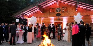 Hochzeit mit Feuerschale Gebirgsschützenhütte – Frühauf Genuss